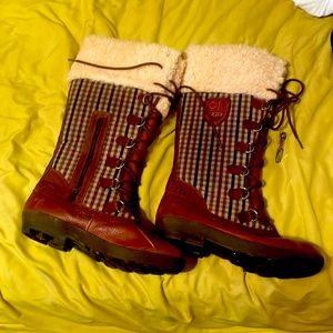 Ugg Leather Lace up winter boots worn once size 9 womens.